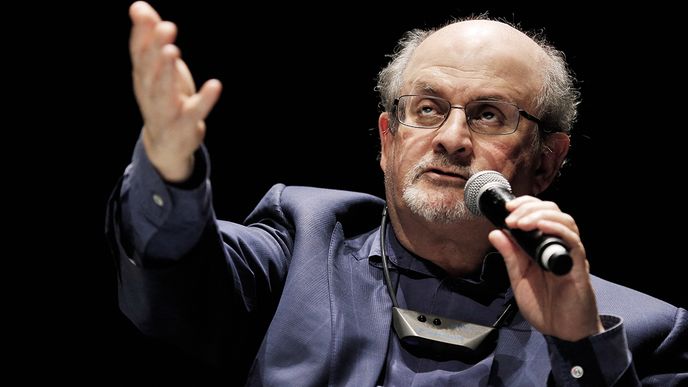 Salman Rushdie je symbolem svobody slova. Leccos o tom vědí mnozí návštěvníci letošního Světa knihy, kterým jasnozřivé nakladatelství Paseka rozdalo zdarma přes dva tisíce výtisků knihy Joseph Anton: Vzpomínky. Ve světle aktuálních událostí ji už jistě rozečetli.
