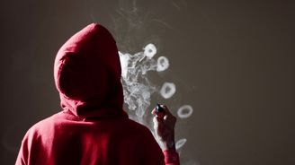 Nesnáz e-cigaret, které končí i v rukou nezletilých. Některé jsou vyloženě nebezpečné Nesnáz e-cigaret, které končí i v rukou nezletilých. Některé jsou vyloženě nebezpečné