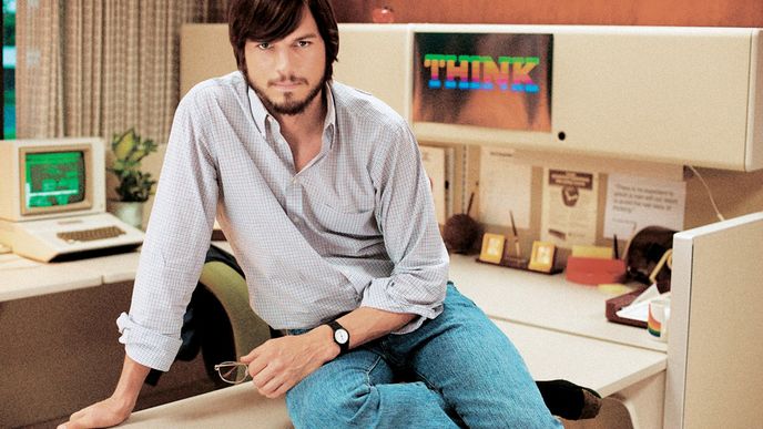 Génia Steve Jobse si zahrál Ashton Kutcher. Bohužel, navýsost průměrně. 