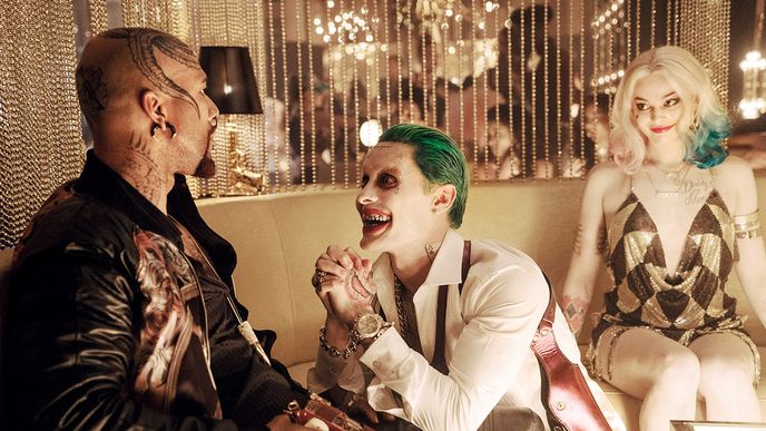  Měl to být letní trhák, měl ukořistit jackpot v hodnotě miliardy dolarů. A selhal. V Sebevražedném oddílu to zabili (zleva) Common, Jared Leto a Margot Robbie.