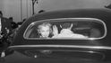V autě se svým třetím manželem, dramatikem Arthurem Millerem
