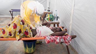 Bojujte s ebolou krví vyléčených, radí Světová zdravotnická organizace 