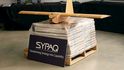 Stroje SYPAQ jsou cenově dostupné. Stojí okolo tří a půl tisíce dolarů za kus.