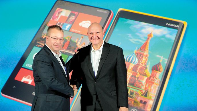 Stephen Elop a Steven Ballmer  První do Microsoftu přichází s Nokií,  druhý se s Microsoftem loučí