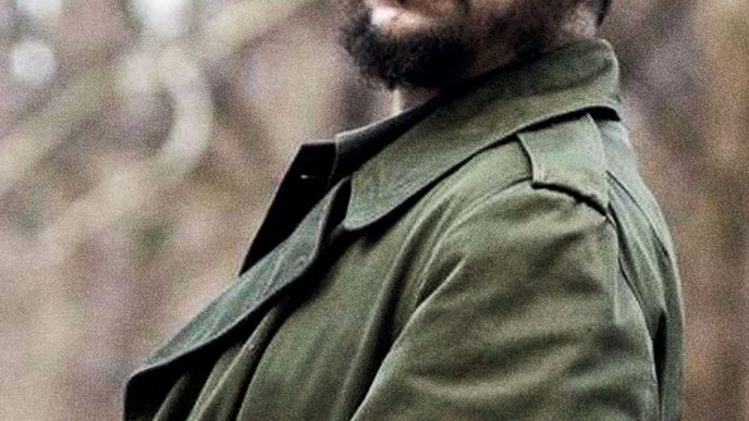 Che Guevara (2008) Celkem 257 minut o argentinském doktorovi, jehož portrét nosí na tričku už několikátá generace. Del Toro má za něj cenu z Cannes.