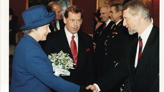Královské fluidum v Praze: Vzpomínka hradního mluvčího na návštěvu Alžbety II. 