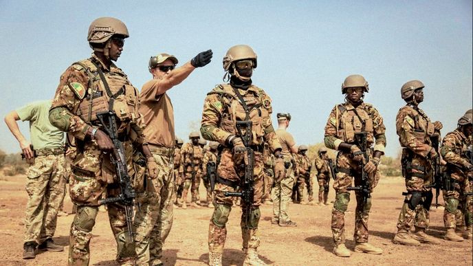Čeští vojáci cvičili před lety malijské vojáky i v Burkině Faso. V těchto zemích pak ale byly vojenské převraty.