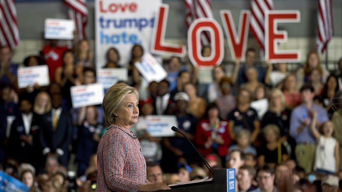 Instituce prezidenta Spojených států se dusí kvůli Clintonové ve vánici lží