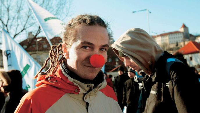 Jako politikovi nové generace není Ivanu Bartošovi cizí ani klaunský nos