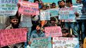 Otřesný případ, kdy pět mužů znásilňovalo hodinu dívku v autobusu, zvedl indické veřejné mínění