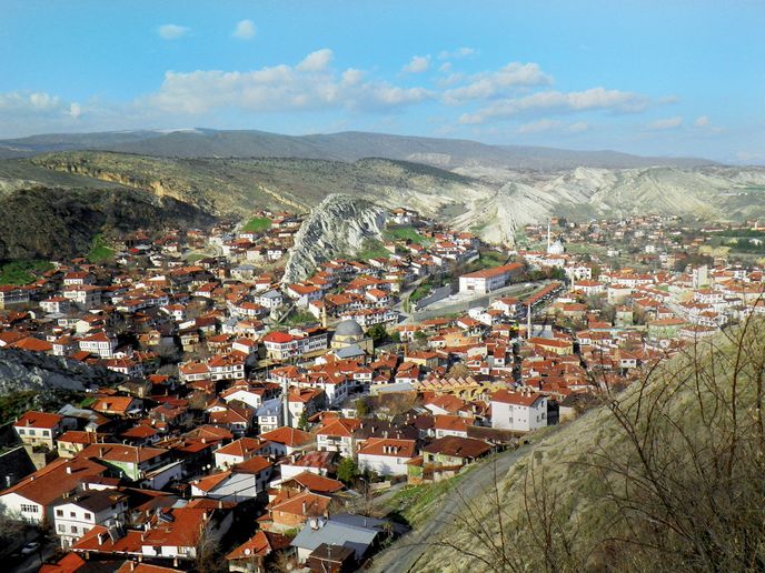 Beypazari je asi jediné město, kde je na náměstí sousoší tří mrkví