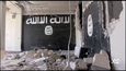 Rozbombardové budovy, vojenská auta, mučení zajatci –  hlavní kulisy svatého boje Islámského státu