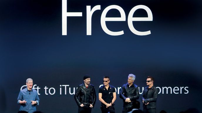 Šéf Applu Tim Cook a U2  představují nový iPhone ... a nové album Songs of Innocence 
