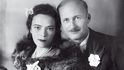 Svatební fotografie. Maryszi Siwiecové je dnes 97 let a žije v Kanadě.