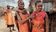 Samburové  žijící na suchých pláních a v horách severní Keni dodnes věří, že žena, která není obřezaná, není zodpovědná. Fotografie jsou z roku 2011. 