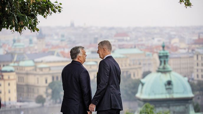Proč si maďarský premiér Viktor Orbán vybral za spojence i předsedu české vlády? Láska to není, důvodem je především politika vůči EU.