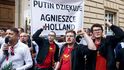 Transparent Putin děkuje Agnieszce Holland vztyčili protestující proti snímku Hranice; protest se konal 21. září 2023 v Krakově při předpremiéře filmu.