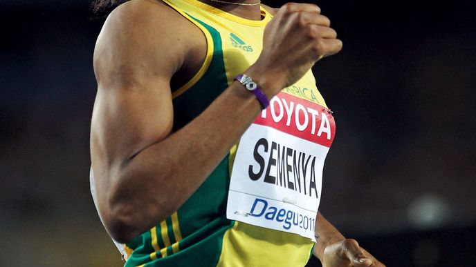 Caster Semenyaová je olympijskou vítězkou v běhu na 800 metrů…
