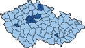 Tmavě modrá: SPOLU a PirSTAN. Světle modrá: ANO + SPD, KSČM, ČSSD a Přísaha