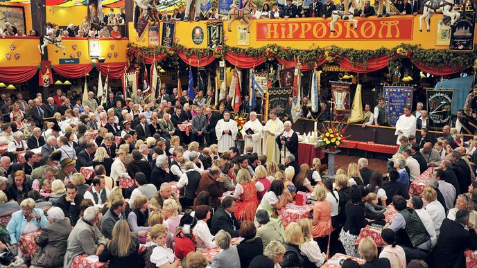 Hippodrom. Nejproslulejší stan Oktoberfestu s tradicí dlouhou 112 let skončil.