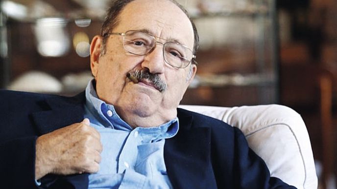 Umberto Eco  při návštěvě českých novinářů v říjnu 2011