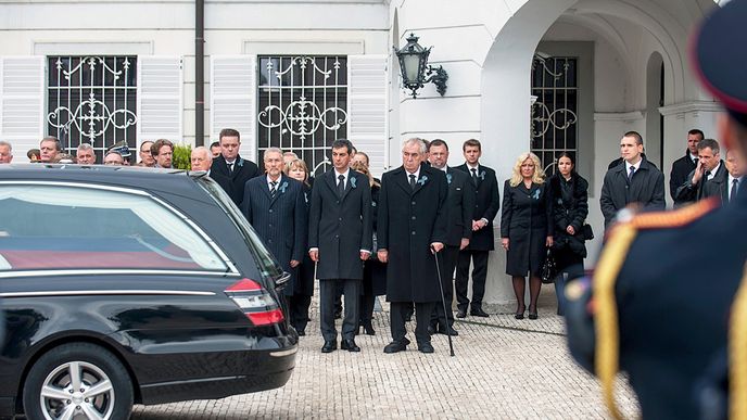Proč nestihl český prezident  pohřeb slovenského prezidenta?