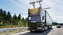 Tahač Scania s pantografem na zkušebním úseku dálnice Frankfurt–Darmstadt nazvaném e-Road