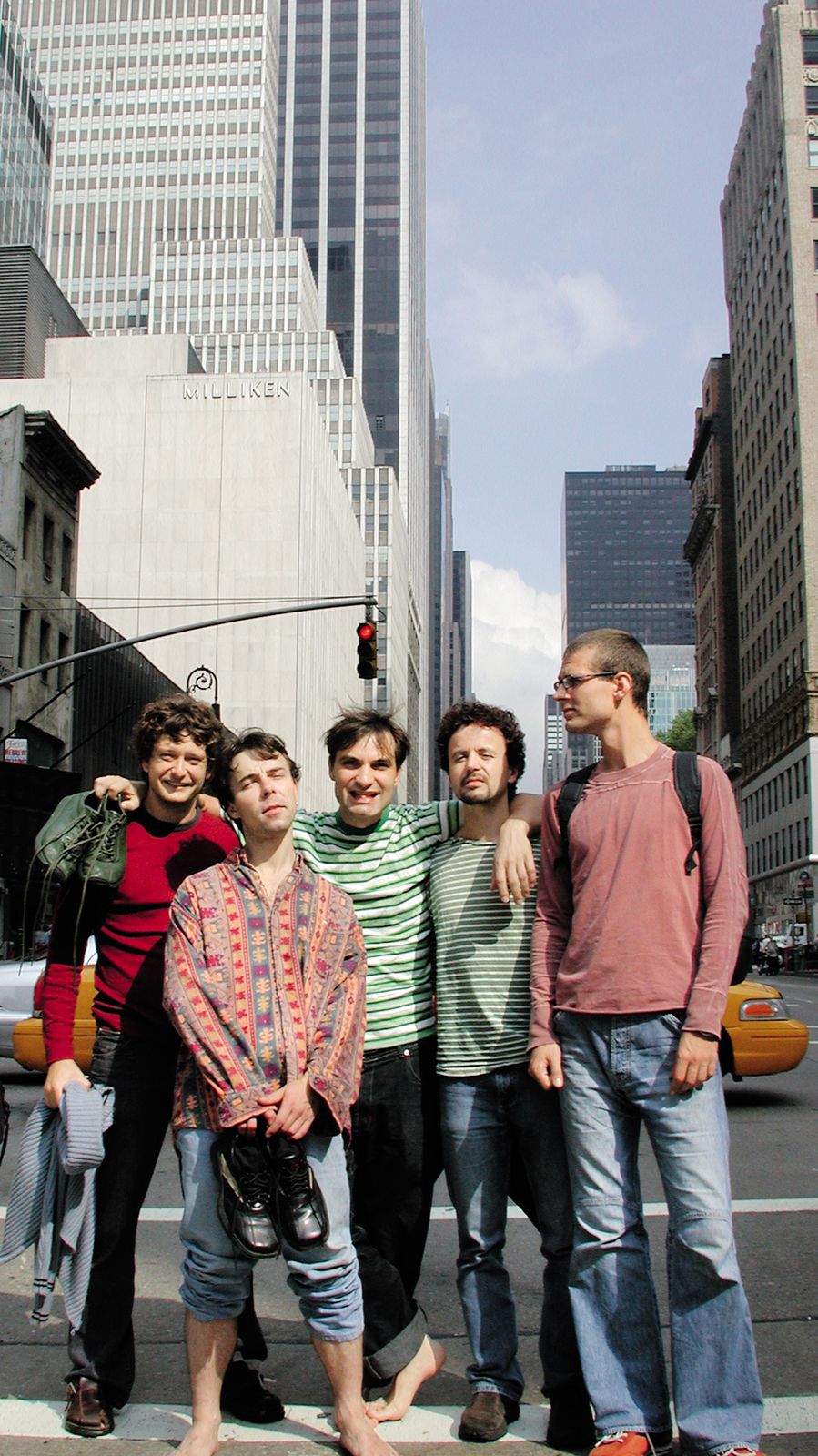 Mig 21 v New Yorku na křižovatce 38. ulice a 7. Avenue (2002). Zleva: Pavel Hrdlička, Tomáš Kurfürst, Jiří Macháček, Tomáš Polák a Jan Hladík