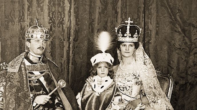 Poslední rakousko-uherský císař Karel I. (vládl v letech 1916–1918) s manželkou Zitou Poslední rakousko-uherský císař Karel I. (vládl v letech 1916–1918) s manželkou Zitou