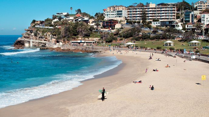Sydney má dost pláží pro každého. Velké vlny u Bondi Beach lákají spíš surfaře, pláž na snímku ve Watson Bay nabízí i dobré koupání.