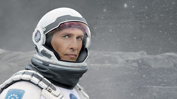 Matthew McConaughey potvrzuje v Nolanově sci-fi výjimečný talent