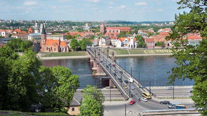 Půlmiliónový Kaunas leží na soutoku řek Němen a Neris. Město vyrostlo kolem středověké pevnosti.