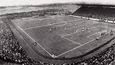 Na podzim 1940 sledovalo ligové derby na stadiónu AC Sparta Praha více než třicet tisíc diváků