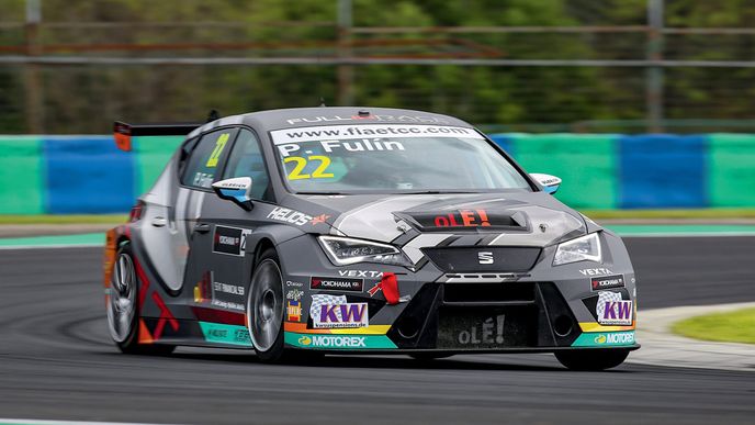 Okruhový Seat Leon Cup Racer vychází ze sériového provedení s přídomkem Cupra, s nímž sdílí například přeplňovaný čtyřválec 2.0 TSI