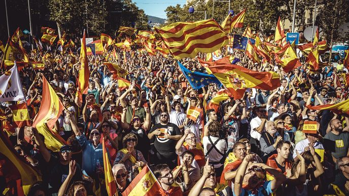 Podle fotografií, jež v říjnu obletěly svět, by se zdálo, že je celá Barcelona na nohou. Realita je jiná, město je klidné,většiny každodenních demonstrací se účastní jen desítky až  stovky Katalánců. 