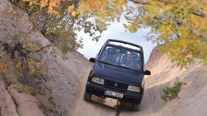 Pravitara (1988–1998) měla rám podvozku jako klasický jeep, aktuální dostala tuhou samonosnou karosérii 