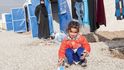 Uprchlický tábor nedaleko iráckého Mosulu. V Iráku žije několik miliónů vnitřních uprchlíků i uprchlíků ze Sýrie.