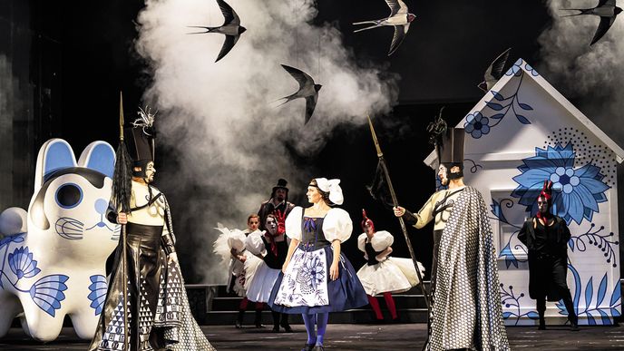 Opera Švanda dudák v Národním divadle ukazuje surreálný svět českého mýtu