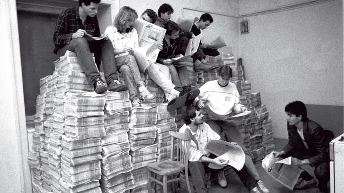Je konec ledna 1990 a z brněnské tiskárny přišel náklad Studentských listů číslo 2, který záhy půjde do distribuční sítě. A nám zřejmě začne jedna z nekonečných porad, které se protáhnou až do ranních hodin.