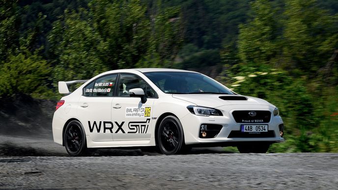 Ať jedete po asfaltu,  štěrku, nebo sněhu, WRX STI  si poradí se všemi povrchy