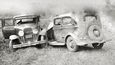 Podzim roku 1937 a katastrofa na druhou: do prázdného vozu,  v němž chtěl lékař odvézt umírající Bessie, narazilo ve tmě další auto