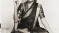 Indra Déví,  ta, co postavila  svět na hlavu  (snímek z roku  1950)