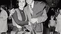 Ira Levin s manželkou Gabrielle krátce po svatbě, 1960