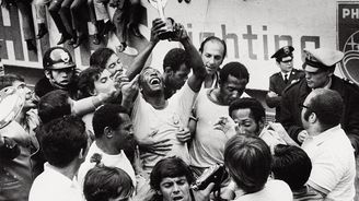 Pelé a Maradona: Jaké byly úspěchy i osudové nezdary dvou největších legend tohoto sportu