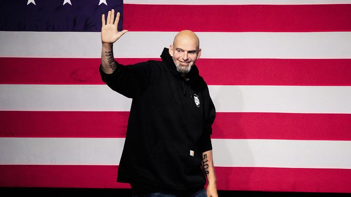 Senátorem v Pensylvánii byl zvolen demokratický kandidát John Fetterman poté, co v kampani téměř neřekl souvislou větu, protože se složitě vzpamatovával z mozkové mrtvice