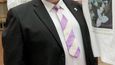 Ministr velšské vlády Carl Sargeant spáchal sebevraždu čtyři dny po vyhazovu z úřadu kvůli nevhodnému sexuálnímu chování