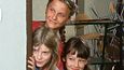 Seriál My všichni školou povinní (1984), který herečku (vpravo) proslavil