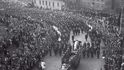 Benešův pohřeb se stal jednou z prvních poúnorových protirežimních demonstrací. Sokolové plánovali proniknout k prezidentově rakvi,  kterou chtěli nést, aby ukázali, že Beneš patří jim, nikoli novému režimu. Avšak nová moc udržela režii ve svých rukou. Plán se nezdařil.