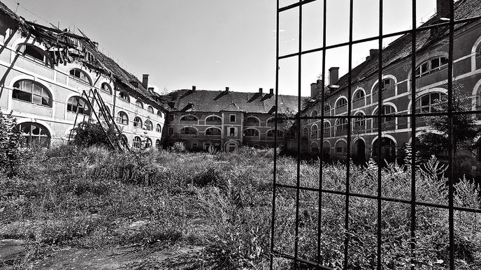 Fotografická výstava S.O.S. Terezín se představila veřejnosti 24. listopadu 2021 na Masarykově nádraží, odkud před osmdesáti lety odjel první transport do Terezína