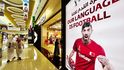 Obchodní domy v Kataru jsou plné fotbalových reklam